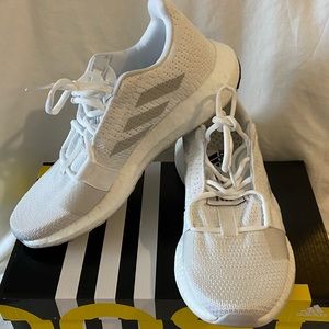 *ADIDAS* WOMEN’S SENSEBOOST GO SNEAKERS